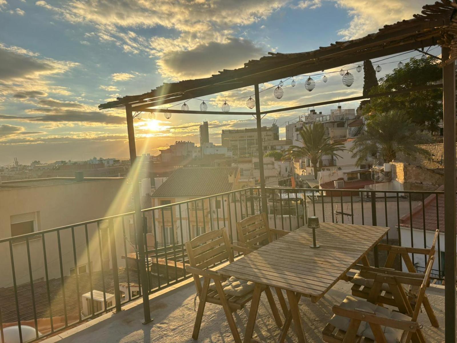 Private Terrace-Romantic-Sea, Castle Views-Central Alicante Dış mekan fotoğraf