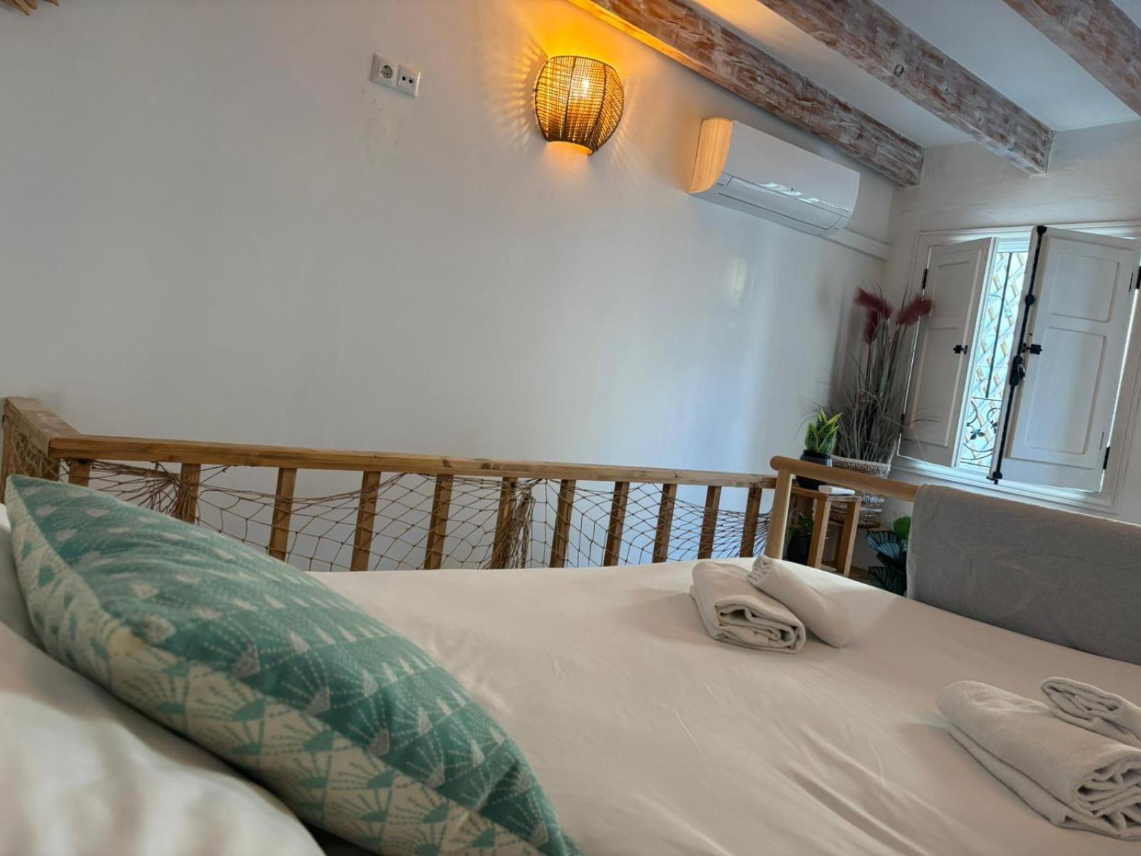 Private Terrace-Romantic-Sea, Castle Views-Central Alicante Dış mekan fotoğraf